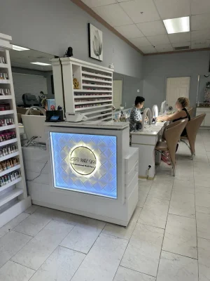 Sang nhượng tiệm nail giá tốt tại Sarasota Florida - Mua bán tiệm nail đông khách vị trí đắc địa - Bán Tiệm Nail tại Sarasota, FL, US