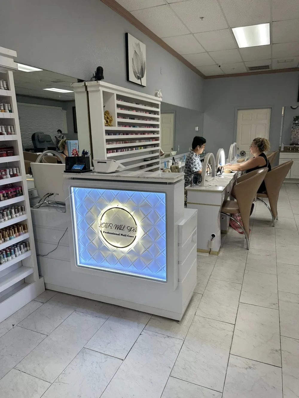 Sang nhượng tiệm nail giá tốt tại Sarasota Florida - Mua bán tiệm nail đông khách vị trí đắc địa - Bán Tiệm Nail tại Sarasota, Florida, United States - ảnh 1