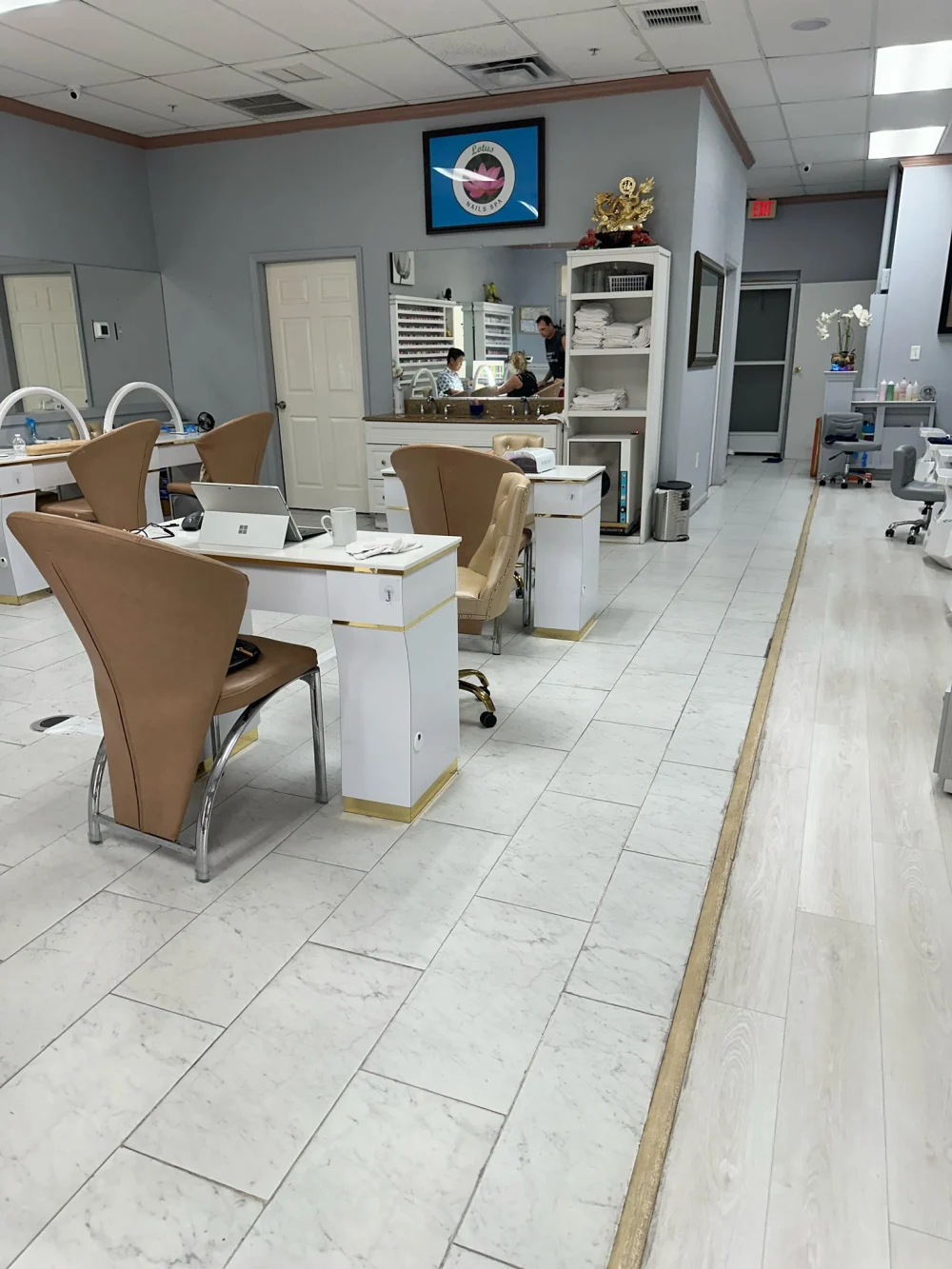 Sang nhượng tiệm nail giá tốt tại Sarasota Florida - Mua bán tiệm nail đông khách vị trí đắc địa - Bán Tiệm Nail tại Sarasota, Florida, United States - ảnh 4