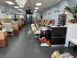 Sang Tiệm Nail Gainesville FL Trong Khu Publix Đông Khách - Bán Tiệm Nail tại Gainesville, FL, US