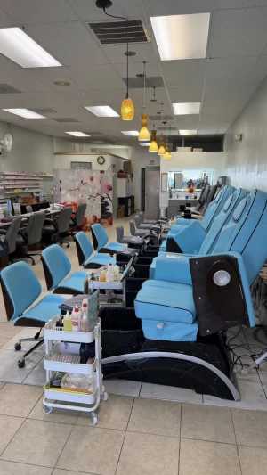 Sang tiệm nail gấp giá tốt tại Clermont Florida - Mua bán tiệm nail đông khách gần Orlando - Bán Tiệm Nail tại Clermont, FL, US