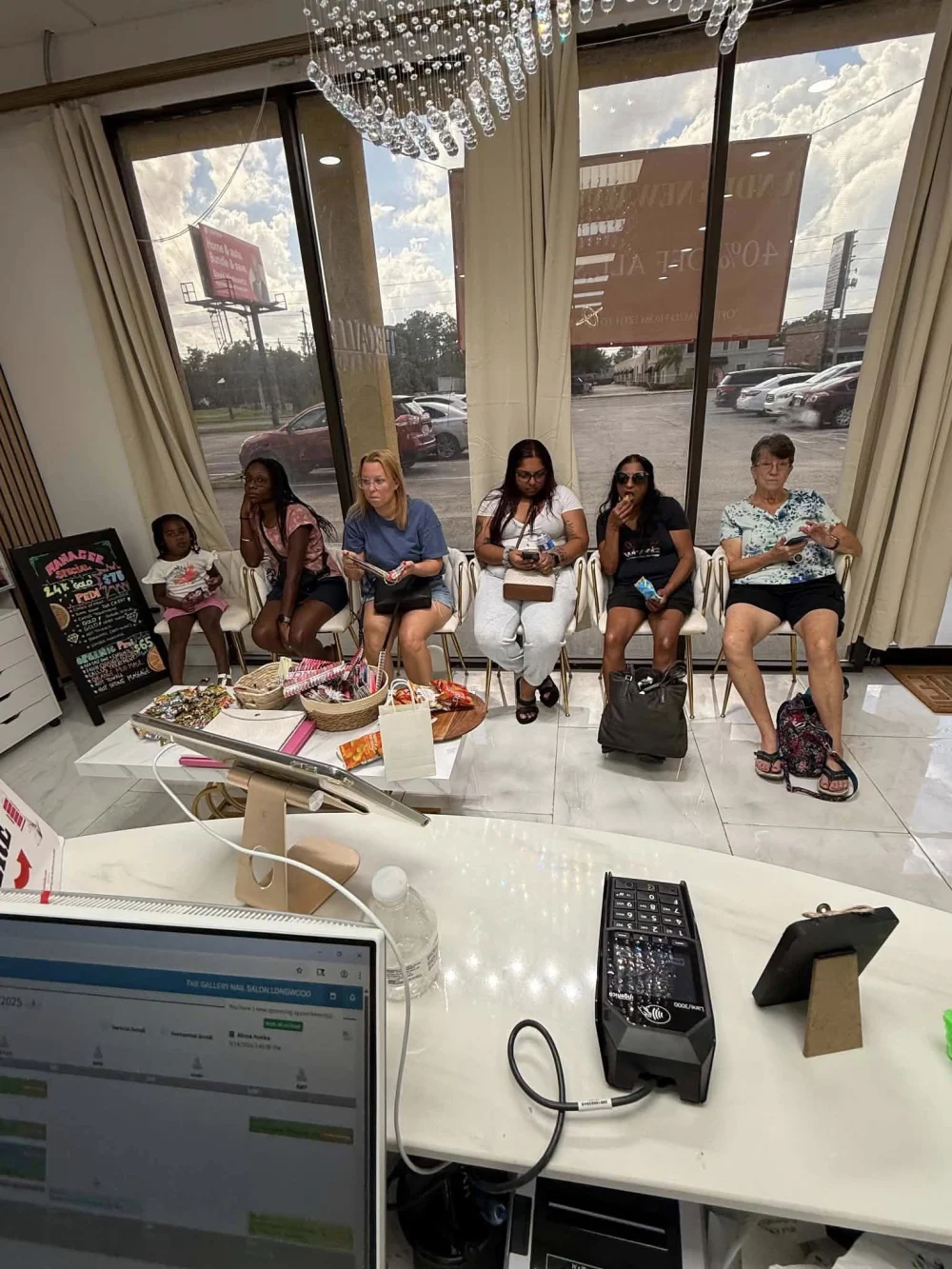 Sang Tiệm Nail Tại Longwood FL Gần Orlando – 8 Bàn, 8 Ghế, Rent Chỉ $2,000, Giá Bán $130,000 - Bán Tiệm Nail tại Longwood, Florida, United States - ảnh 1