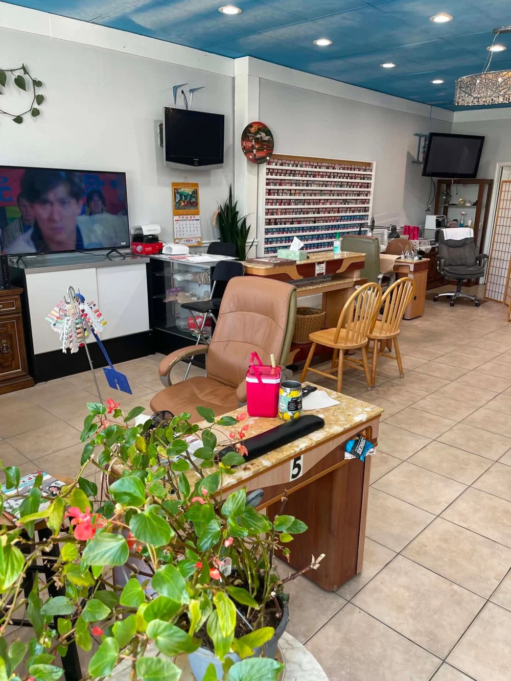 Sang Tiệm Nail Ở Zion IL Gần Chicago Suburbs - Bán Tiệm Nail tại Zion, Illinois, United States - ảnh 2