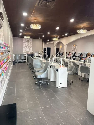 Bán Tiệm Nail Indianapolis IN 46278 Rộng 2300 Sq Ft Đang Có 4 Thợ Làm Tiệm Sang Đẹp - Bán Tiệm Nail tại Indianapolis, IN, US