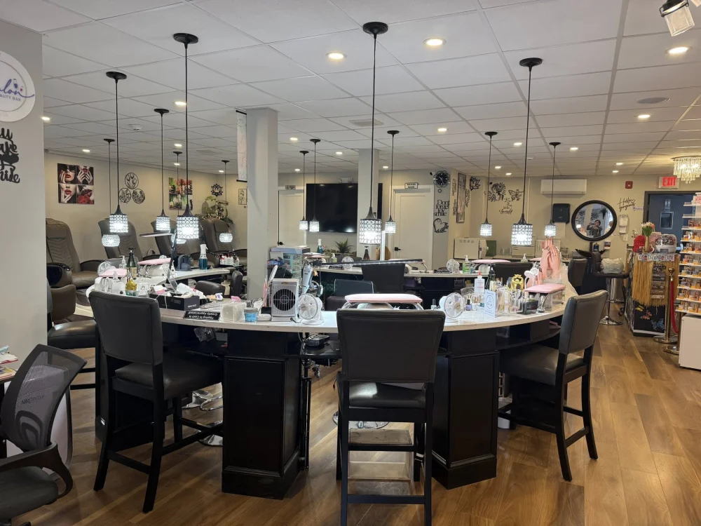 Sang nhượng tiệm Nail & Hair Salon đông khách tại Boston Massachusetts - Mua bán tiệm kinh doanh làm đẹp sinh lời tốt - Bán Tiệm Nail tại Boston, Massachusetts, United...