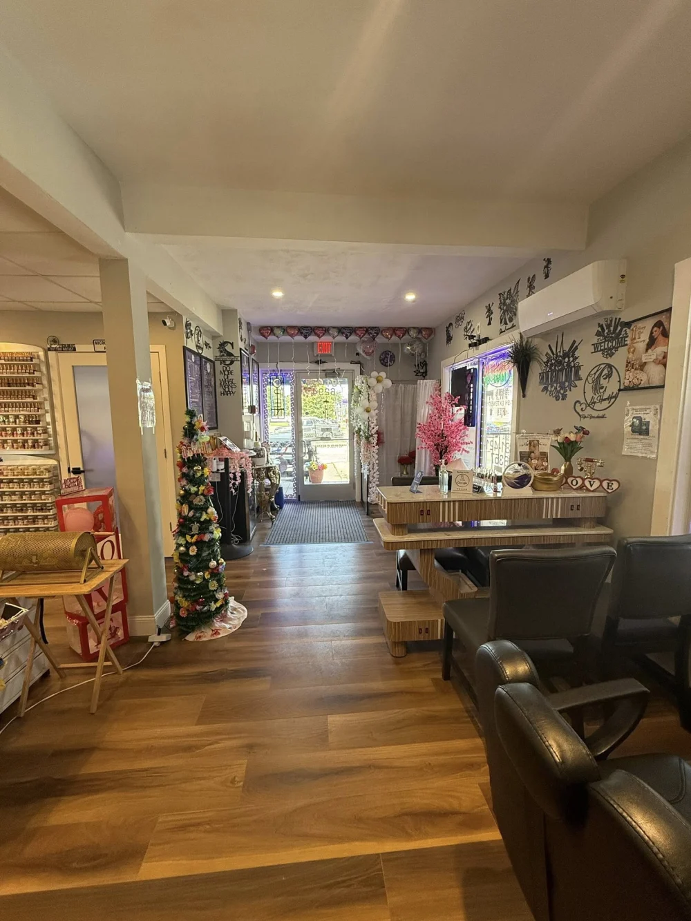 Sang nhượng tiệm Nail & Hair Salon đông khách tại Boston Massachusetts - Mua bán tiệm kinh doanh làm đẹp sinh lời tốt - Bán Tiệm Nail tại Boston, Massachusetts, United...