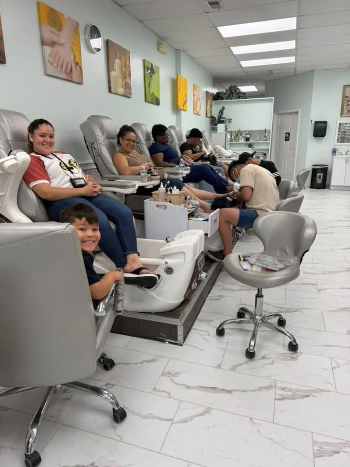 Sang Gấp Tiệm Nail Tại Maryland – Khu Mỹ Trắng, Khách Walk-In Đông, Rent Thấp, Giá Sang Chỉ $75,000 - Bán Tiệm Nail tại Hagerstown, Maryland, United States - ảnh 1