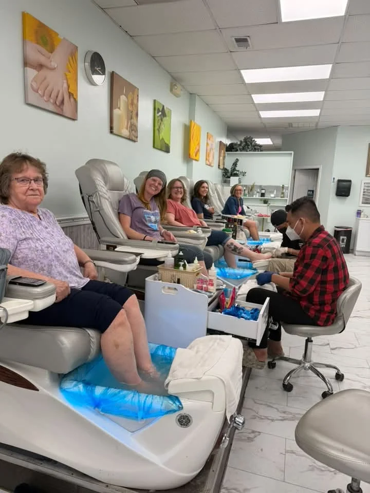Sang Gấp Tiệm Nail Tại Maryland – Khu Mỹ Trắng, Khách Walk-In Đông, Rent Thấp, Giá Sang Chỉ $75,000 - Bán Tiệm Nail tại Hagerstown, Maryland, United States - ảnh 2