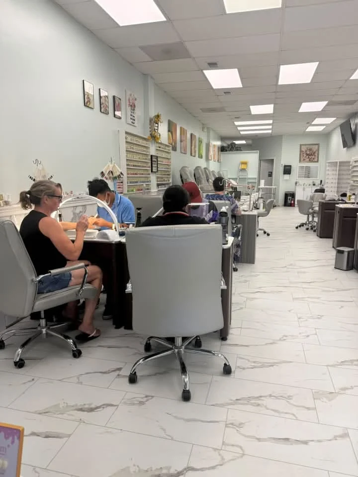 Sang Gấp Tiệm Nail Tại Maryland – Khu Mỹ Trắng, Khách Walk-In Đông, Rent Thấp, Giá Sang Chỉ $75,000 - Bán Tiệm Nail tại Hagerstown, Maryland, United States - ảnh 4