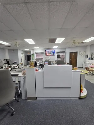 Cần sang tiệm nail tại Ellisville, Missouri – Tiệm hoạt động hơn 30 năm - Bán Tiệm Nail tại Ellisville, MO, US