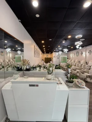 Sang Tiệm Nail Bling Nails & Spa York PA Mặt Đường Lớn Lease Còn 8 Năm Rent Rẻ $2,200 - Bán Tiệm Nail tại York, PA, US