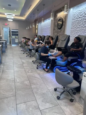 Sang tiệm Vera Nail Lounge Springfield PA income $50,000/tháng khu shopping sầm uất - Bán Tiệm Nail tại Springfield, PA, US