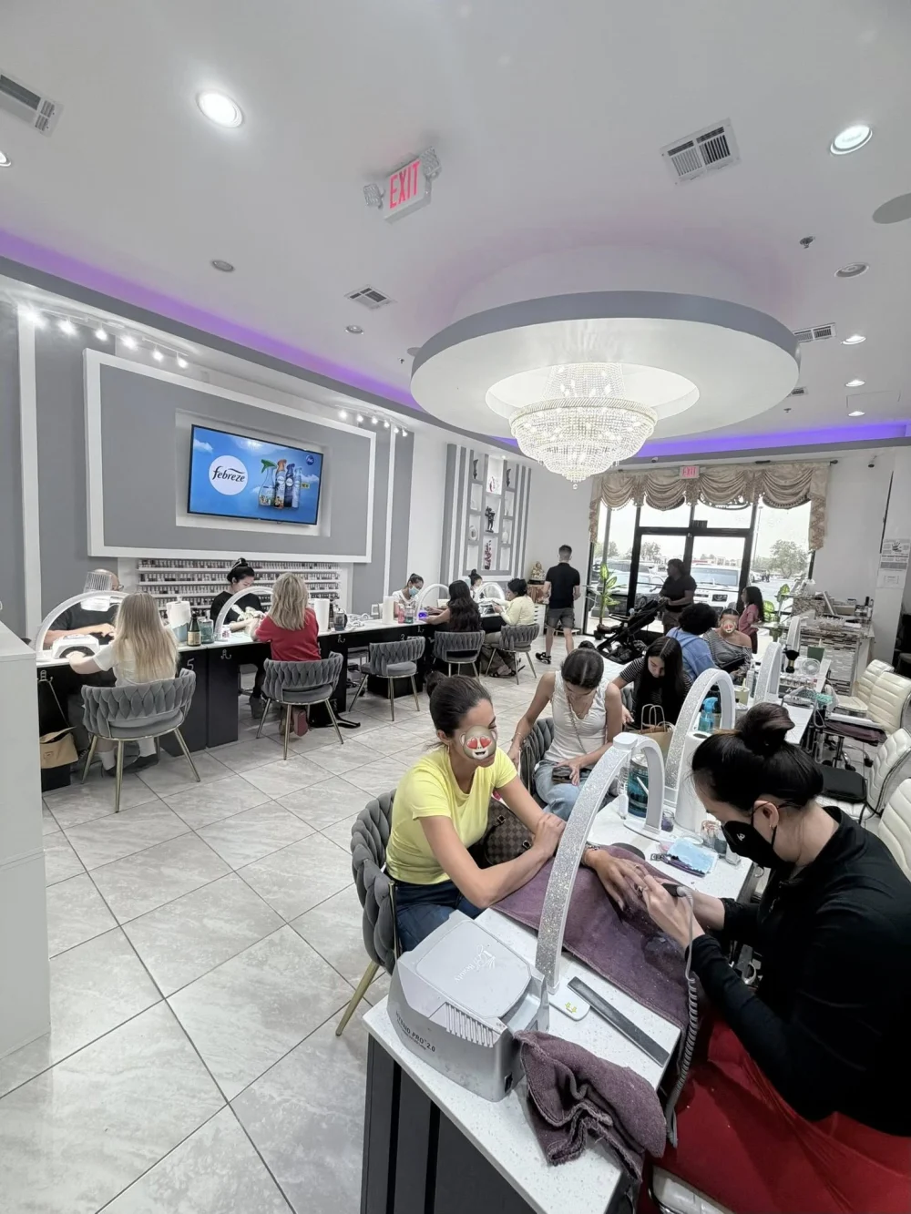 Cần Sang Tiệm Nail Tại Midland TX – 10 Bàn, 15 Ghế, Lease Còn 8 Năm, Khu Shopping Center Lớn - Bán Tiệm Nail tại Midland, Texas, United States - ảnh 1