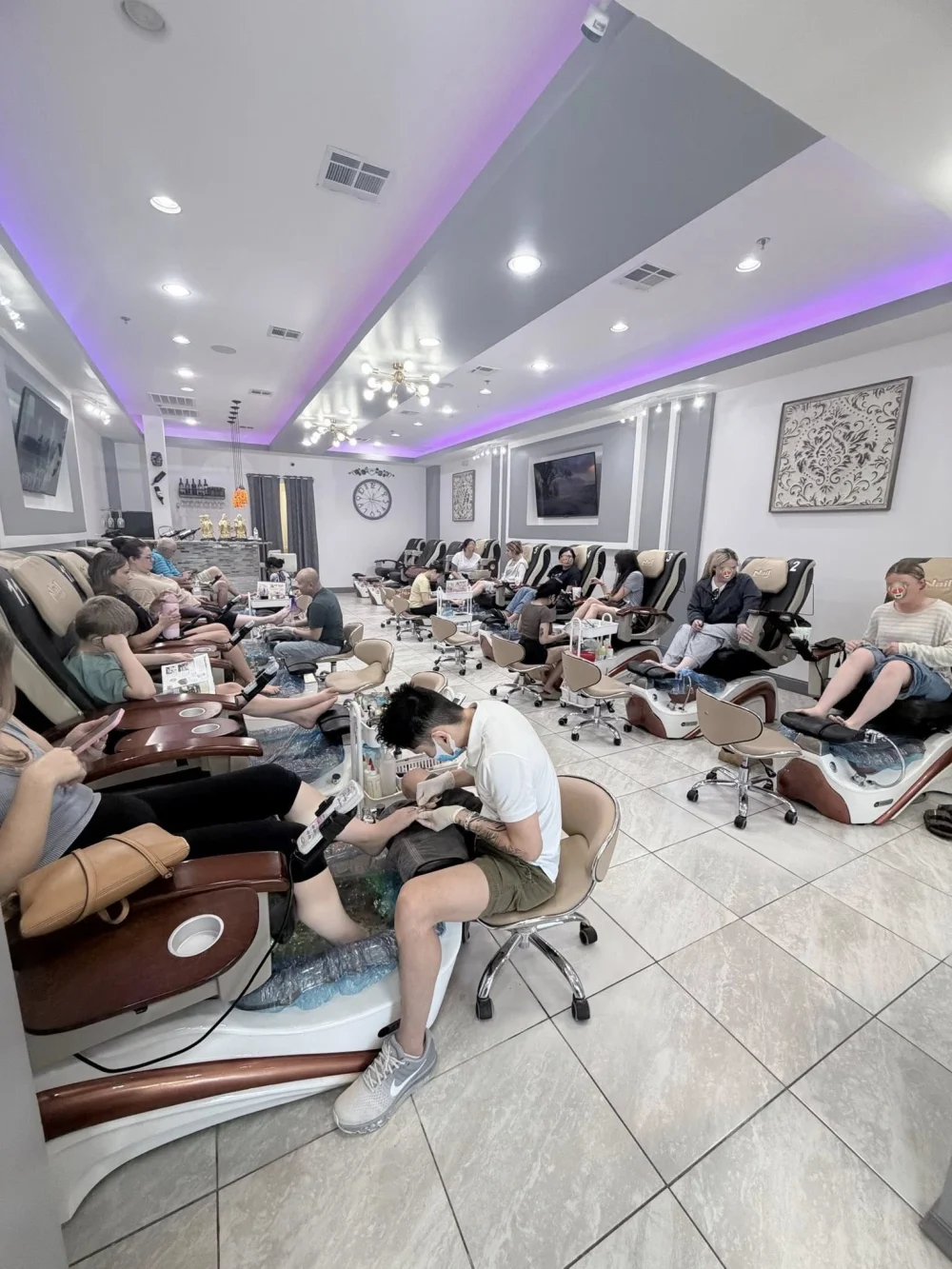 Cần Sang Tiệm Nail Tại Midland TX – 10 Bàn, 15 Ghế, Lease Còn 8 Năm, Khu Shopping Center Lớn - Bán Tiệm Nail tại Midland, Texas, United States - ảnh 2