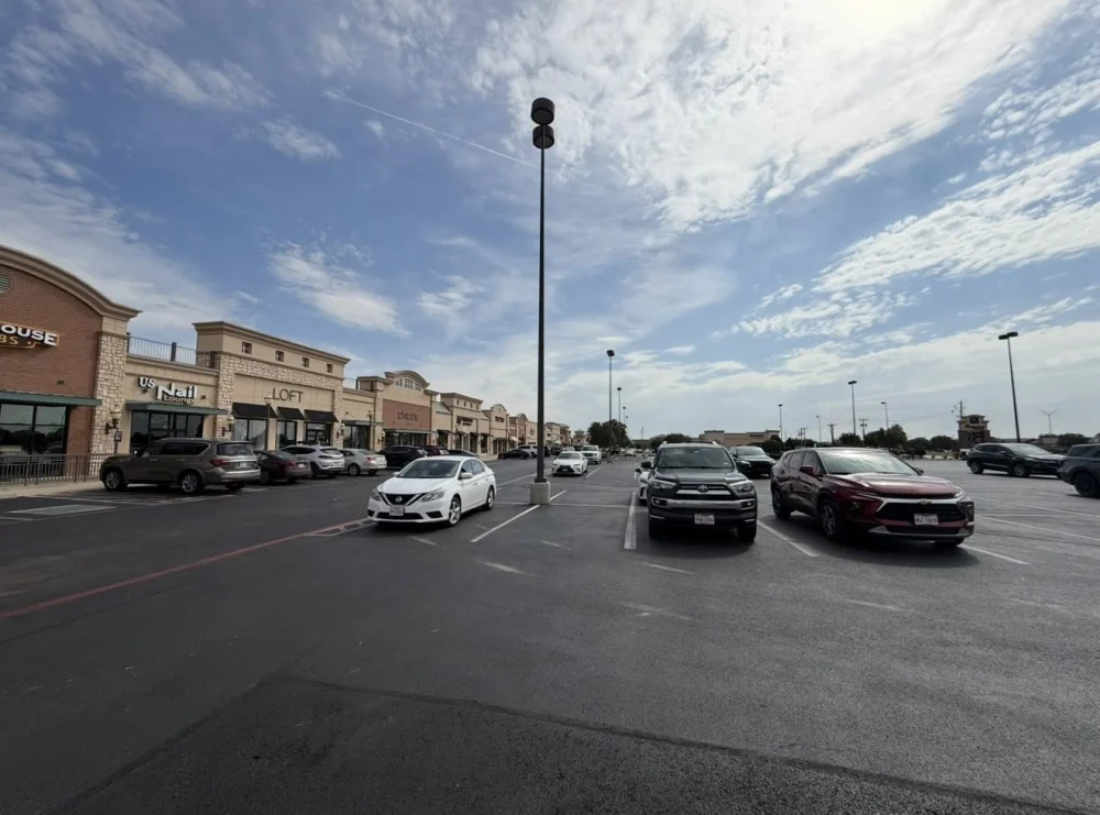 Cần Sang Tiệm Nail Tại Midland TX – 10 Bàn, 15 Ghế, Lease Còn 8 Năm, Khu Shopping Center Lớn - Bán Tiệm Nail tại Midland, Texas, United States - ảnh 3