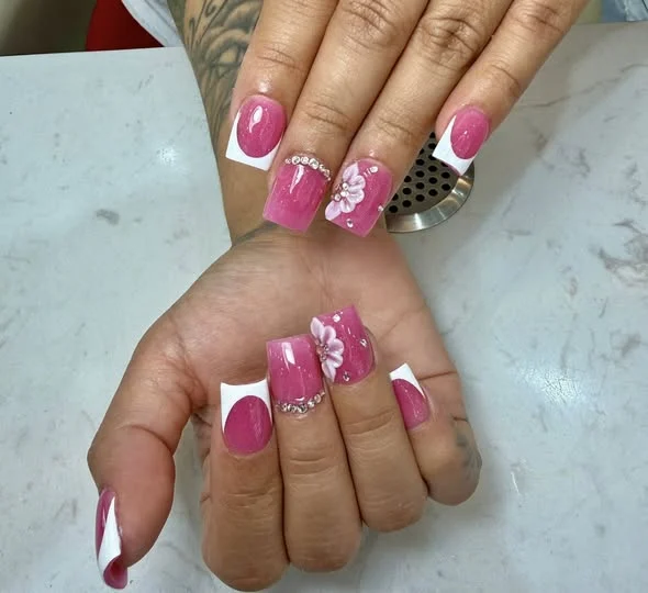 Tuyển Thợ Nail Everything Hoặc Thợ Chân Tay Nước Tại Avondale AZ 85323 - Việc làm Nail tại Avondale, Arizona, United States - ảnh 1