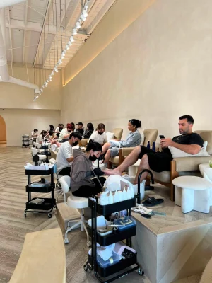 Base Nail Bar Tuyển Thợ Nail Ở West Hollywood - Việc làm Nail tại West Hollywood, CA, US
