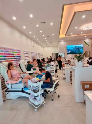 Tuyển Thợ Nail Design Và TCN Ở Eastvale California - Việc làm Nail tại Eastvale, CA, US