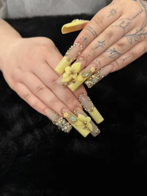 Tuyển thợ nail gấp tại Burlington Massachusetts - Tiệm nail đông khách bao lương cao ổn định - Nail Salon Jobs in Burlington, MA, US