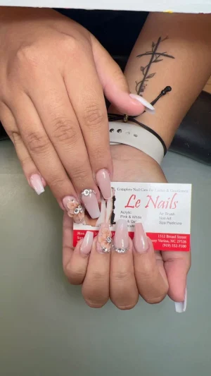 Tiệm Le Nails Fuquay-Varina NC Tuyển Thợ Everything Khách Sang Tip Cao Không Trừ Supply - Nail Salon Jobs in Fuquay-Varina, NC, US