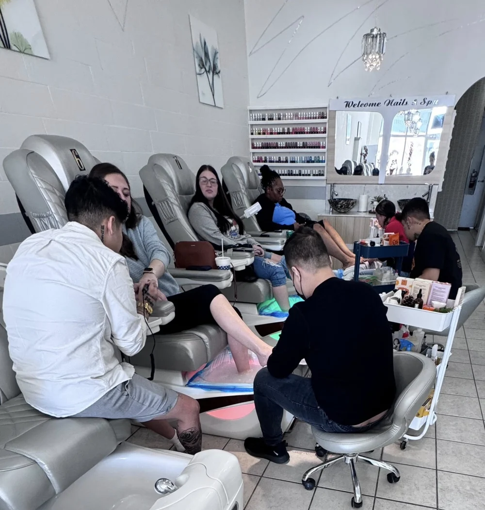 Tuyển thợ bột gấp tại South Charlotte North Carolina khu Walmart khách đông - Việc làm Nail tại Charlotte, North Carolina, United States - ảnh 1