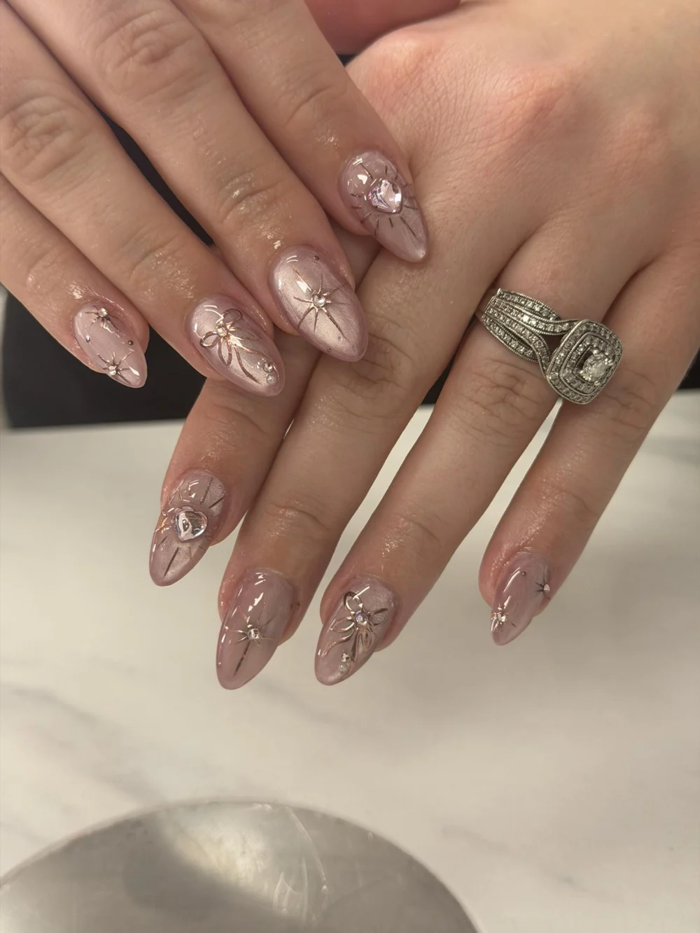 Tuyển thợ nail gấp tại Bastrop Texas có chỗ ở cho thợ ở xa – Tiệm đông khách Mỹ trắng tip cao gần Austin - Việc làm Nail tại Bastrop, Texas, United States - ảnh 1